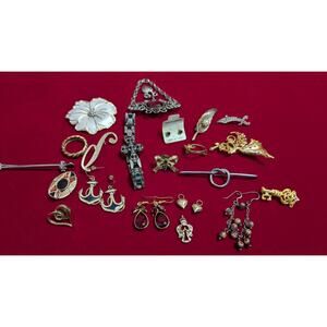 Vintage Costume Jewelry Lot Brooch Earrings Charms Pins (JL3)